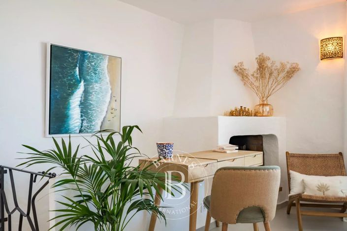 Image No.9-5 Bed House for sale