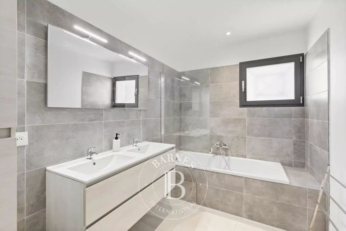 Image No.10-4 Bed House for sale