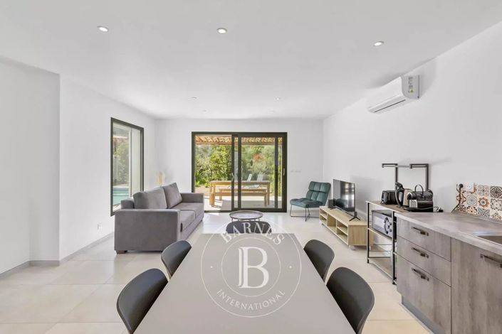 Image No.5-4 Bed House for sale