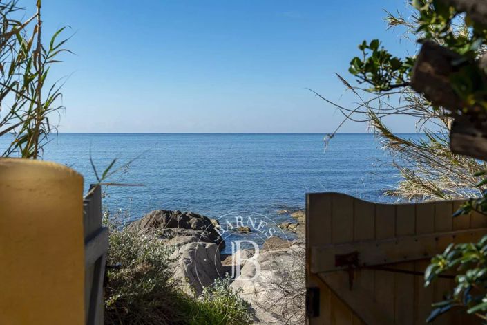 Image No.1-6 Bed House for sale