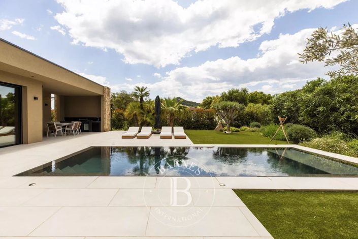 Image No.15-3 Bed House for sale