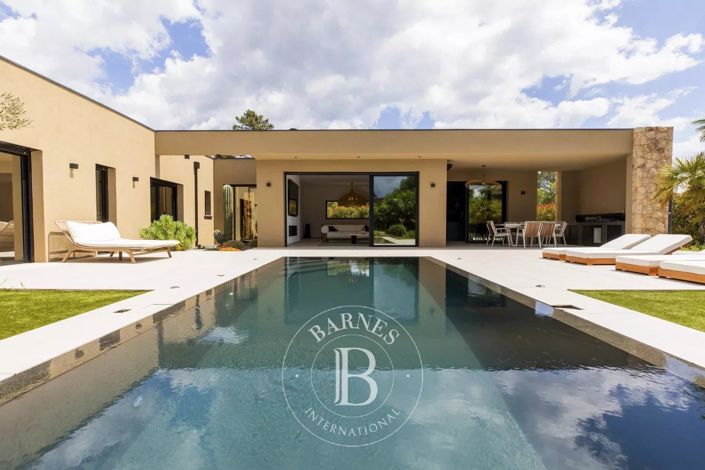 Image No.2-3 Bed House for sale