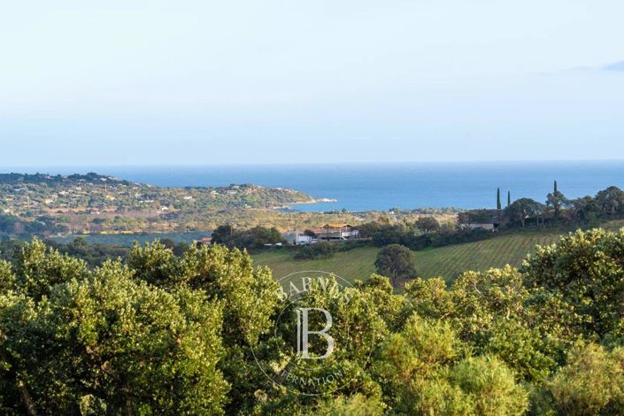 Image No.1-5 Bed House for sale