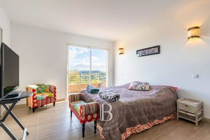 Image No.16-5 Bed House for sale