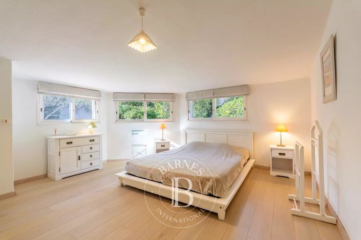 Image No.11-4 Bed House for sale