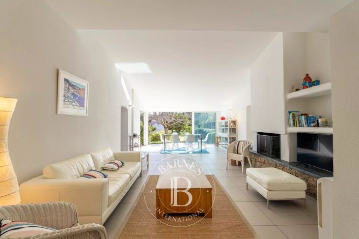 Image No.6-4 Bed House for sale