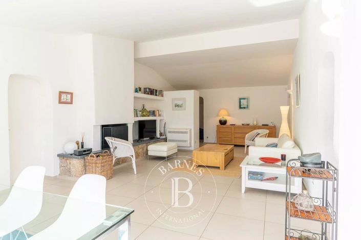 Image No.9-4 Bed House for sale