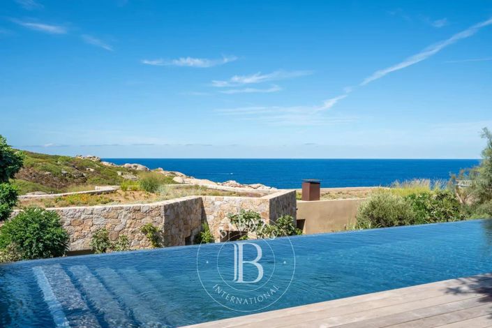 Image No.2-6 Bed House for sale