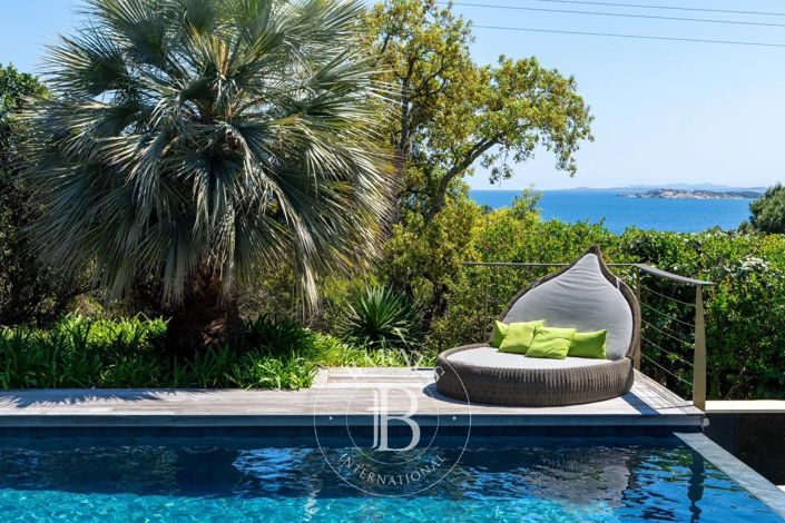 Image No.1-6 Bed House for sale