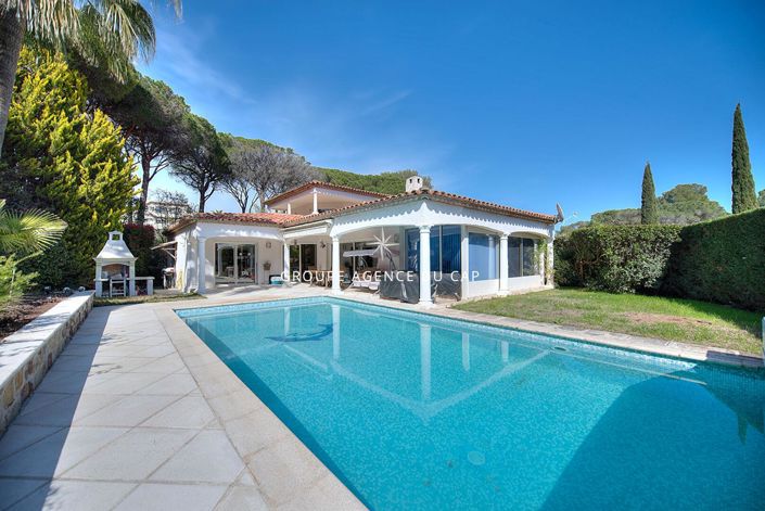 Image No.1-4 Bed House for sale