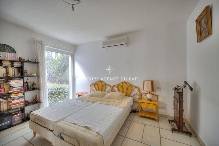 Image No.8-4 Bed House for sale