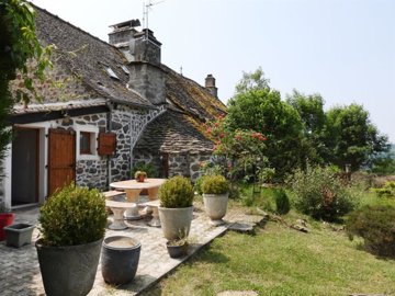 1 - Saignes, House