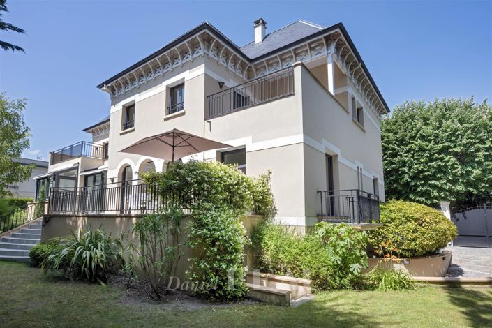 Image No.1-5 Bed House for sale