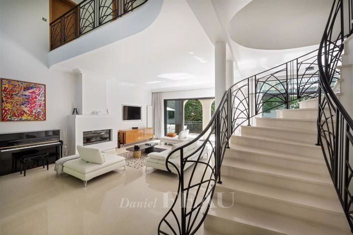 Image No.12-5 Bed House for sale