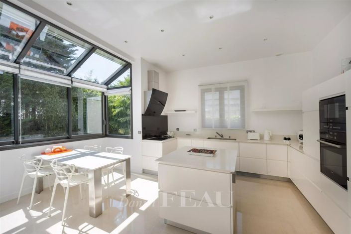 Image No.13-5 Bed House for sale