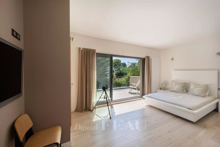 Image No.16-5 Bed House for sale