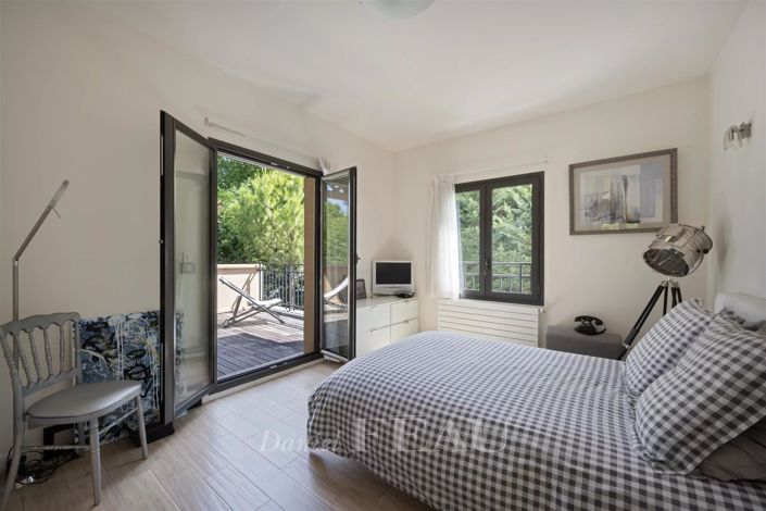 Image No.18-5 Bed House for sale