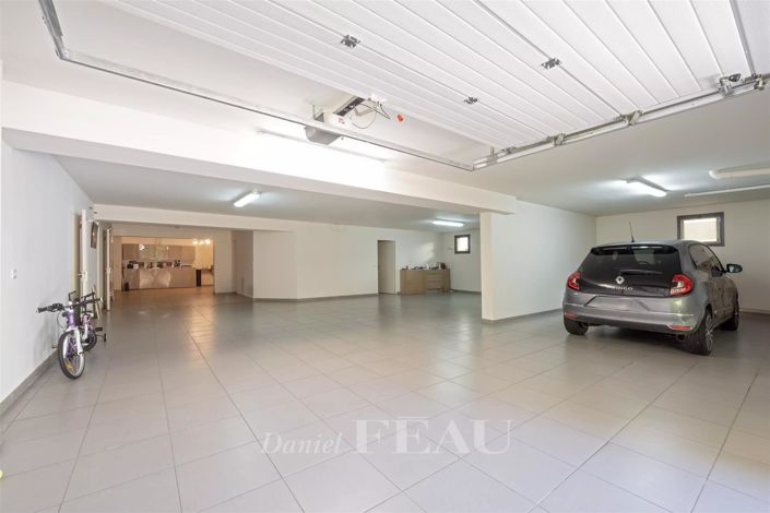 Image No.21-5 Bed House for sale