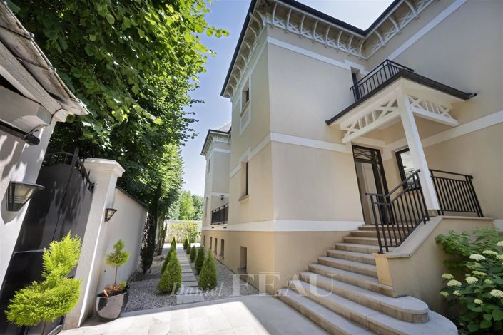 Image No.6-5 Bed House for sale