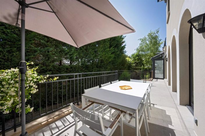 Image No.7-5 Bed House for sale