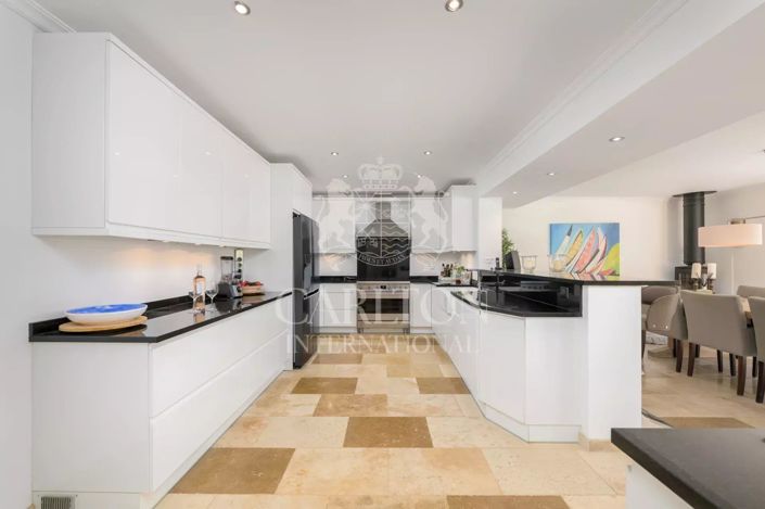 Image No.12-5 Bed House for sale