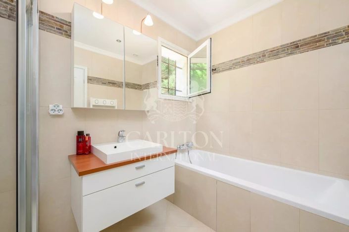 Image No.19-5 Bed House for sale