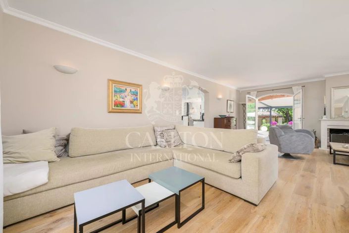 Image No.9-5 Bed House for sale