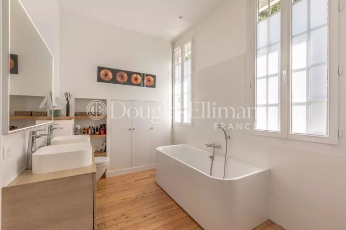 Image No.21-4 Bed House for sale