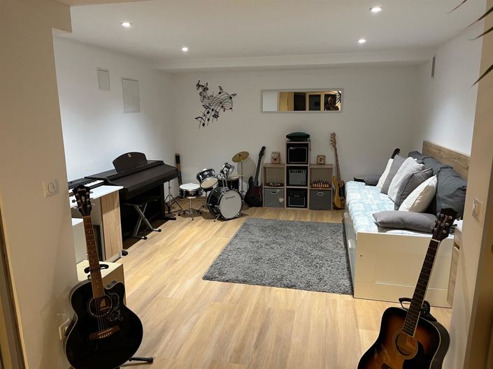 Image No.10-4 Bed House for sale