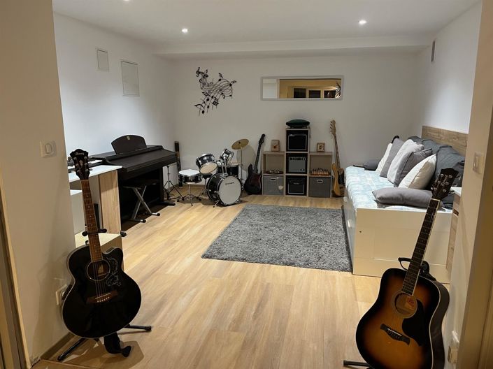 Image No.12-4 Bed House for sale