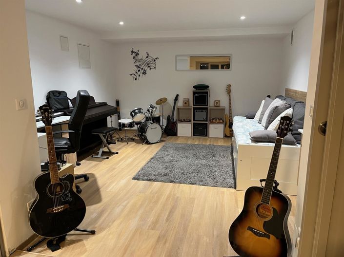 Image No.15-4 Bed House for sale