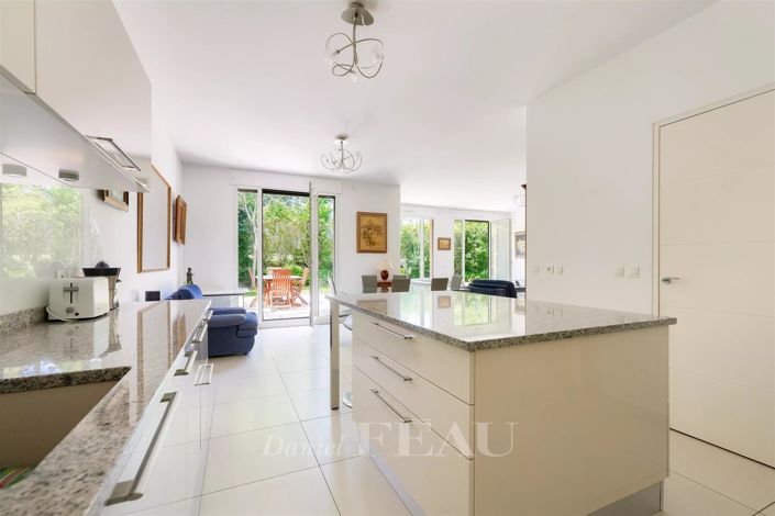 Image No.3-3 Bed Apartment for sale