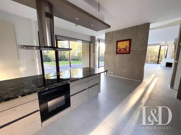 Image No.3-5 Bed House for sale