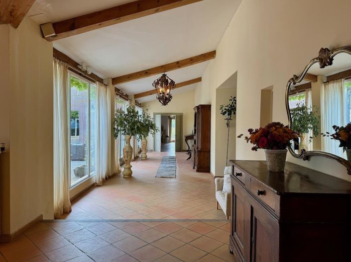 Image No.11-8 Bed Property for sale