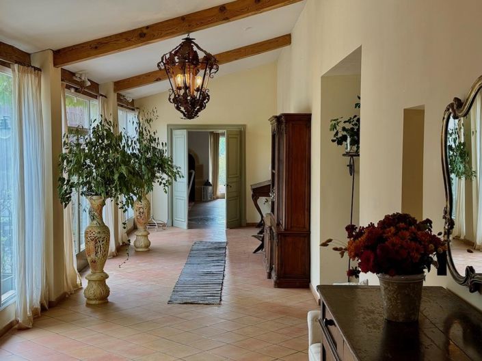 Image No.12-8 Bed Property for sale