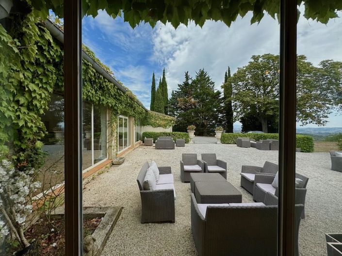 Image No.14-8 Bed Property for sale