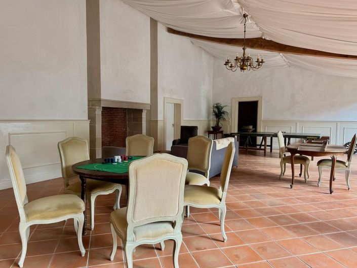 Image No.16-8 Bed Property for sale