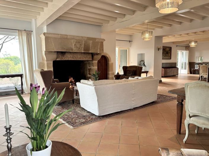 Image No.17-8 Bed Property for sale