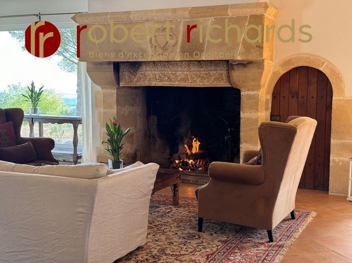 Image No.18-8 Bed Property for sale