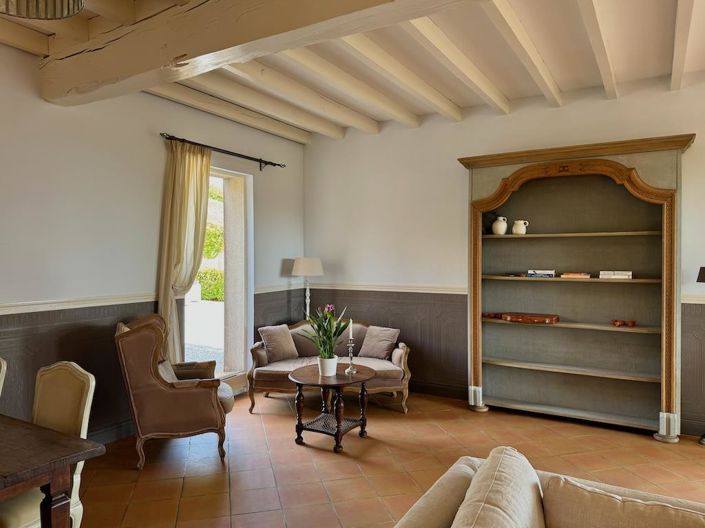 Image No.19-8 Bed Property for sale