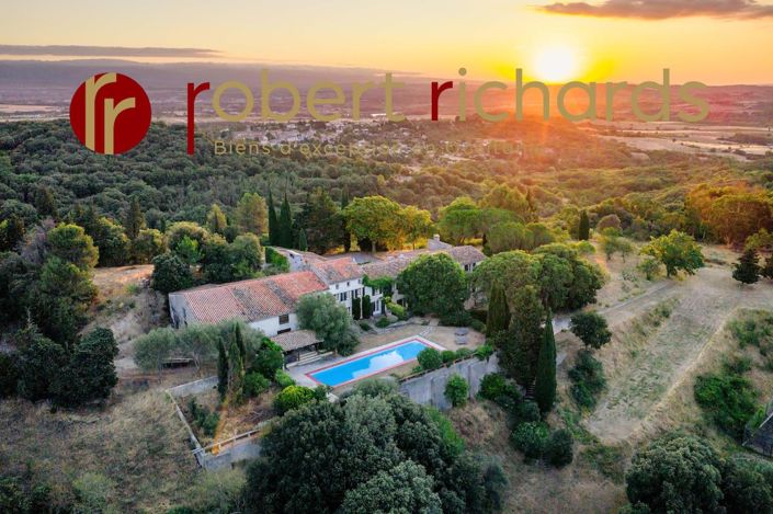 Image No.2-8 Bed Property for sale