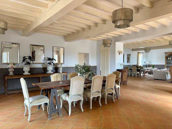 Image No.22-8 Bed Property for sale