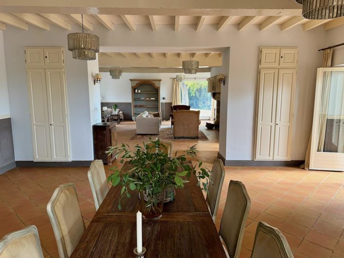 Image No.23-8 Bed Property for sale