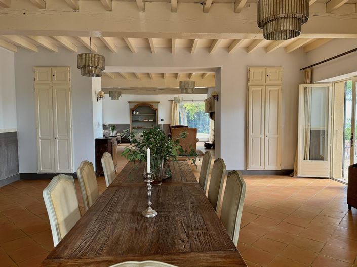 Image No.24-8 Bed Property for sale