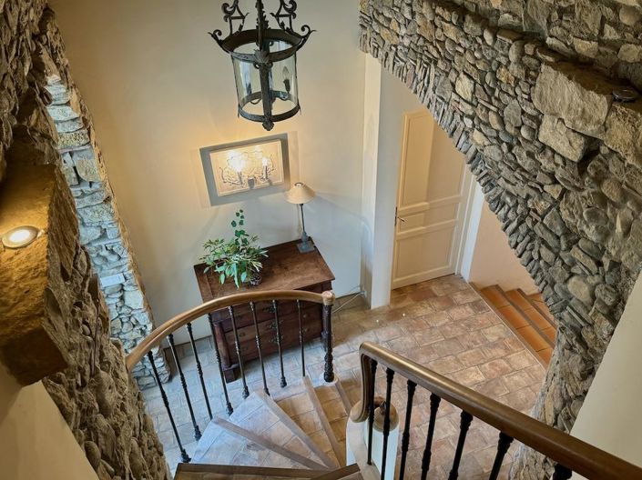 Image No.25-8 Bed Property for sale