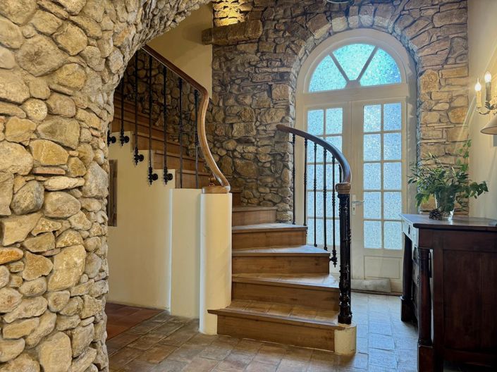 Image No.26-8 Bed Property for sale