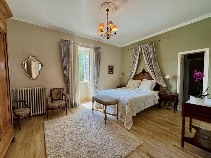 Image No.31-8 Bed Property for sale