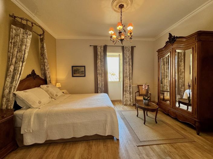 Image No.32-8 Bed Property for sale