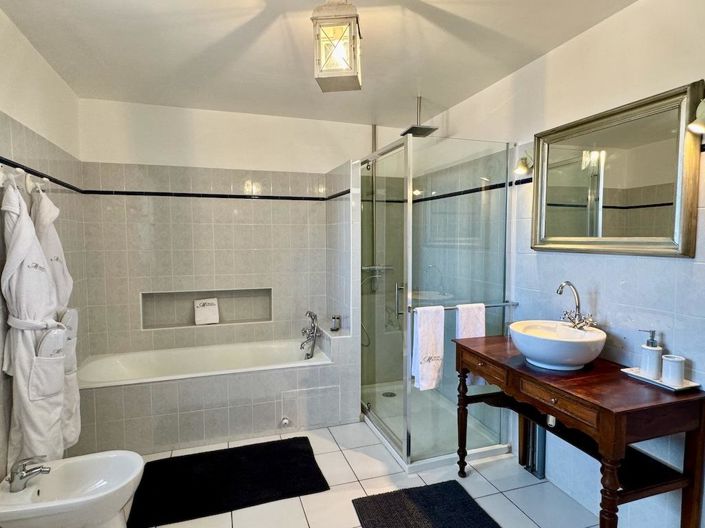 Image No.37-8 Bed Property for sale