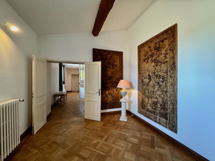 Image No.40-8 Bed Property for sale